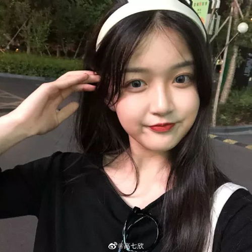 lo圈顶流真颜值曝光漫画脸辣妈谎报年龄甜心少女败于红毯