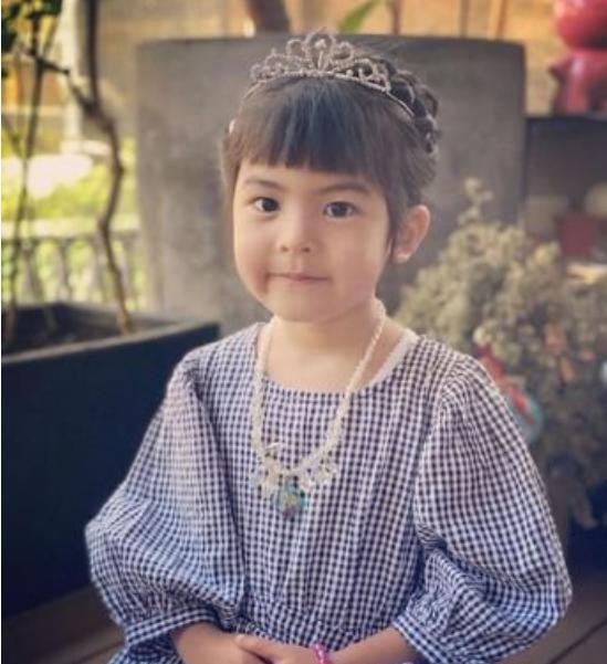 林心如富养比李湘还壕,出手比李湘阔气,3岁女儿身家上亿