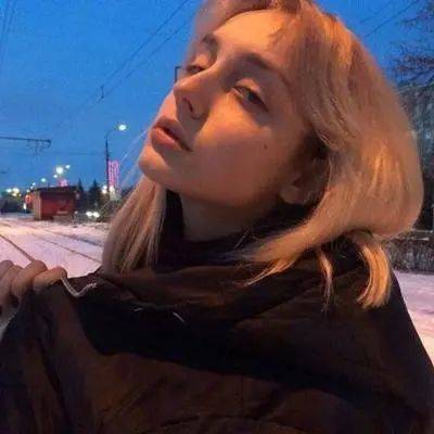 头像壁纸如果你觉得世界太吵,我就在梦里陪你说悄悄话艾维巴蒂