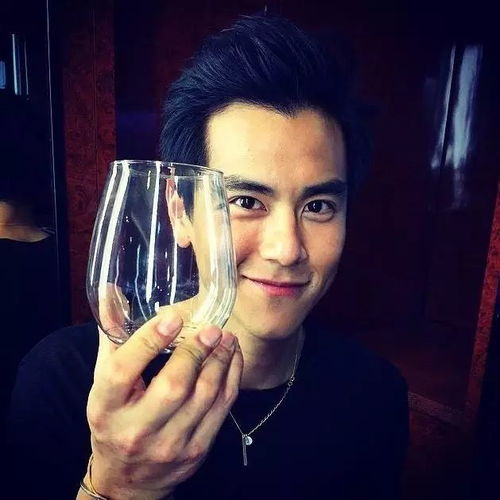 彭于晏微博狂秀肌肉,训练视频遭曝光,妹子们忍不住了...