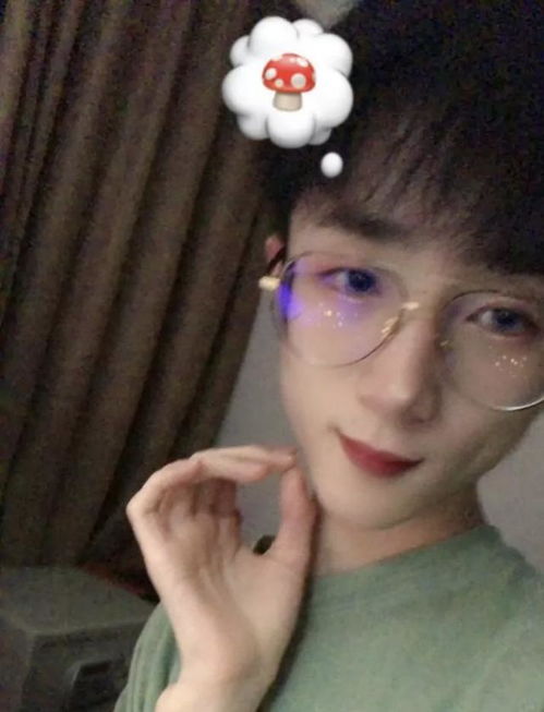 和平精英不求人输了人气被王小歪超越,颜值也是输了