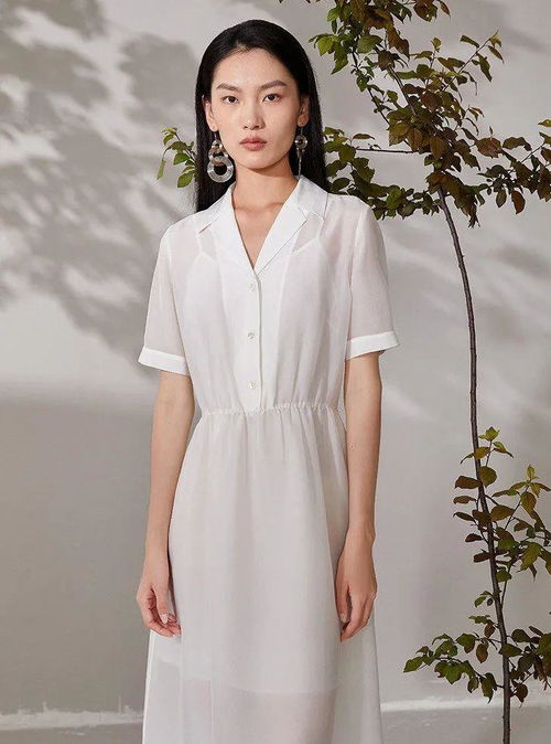 女人穿极简风才是真高级,让你看起来很贵