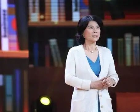 董明珠年轻人总把钱摆第一位,不是拿了大学文凭,就一定是人才