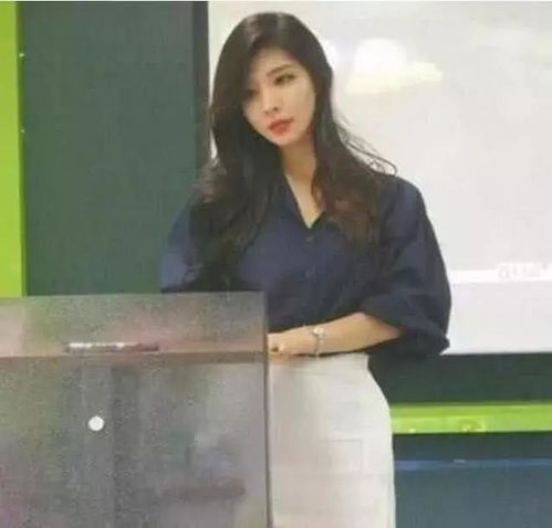 抖音最美女教师火了,无美颜无滤镜,网友再也不逃课了