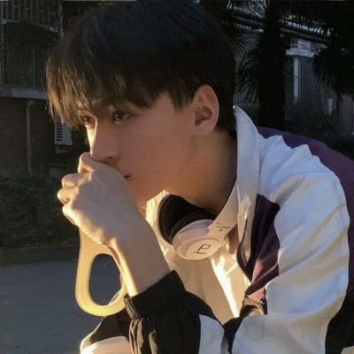 禾白ins风干净男头后来笨手笨脚男生头像我要个性网