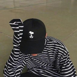 2018最流行的头像男帅气撩人爱情和钱我总要有一样吧