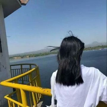 2021最新款最流行的情侣一人一张头像