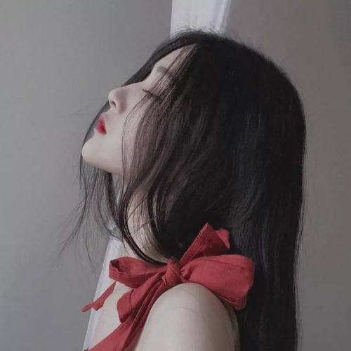 我去外地出差,在机场碰巧发现老公与前女友结伴旅游,我提出离婚
