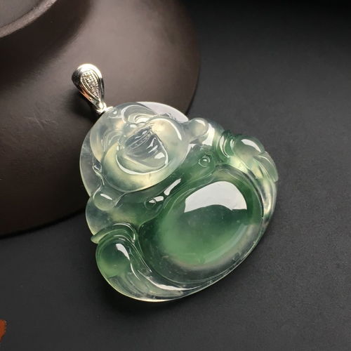 翡翠黄财神的寓意财富与好运的象征
