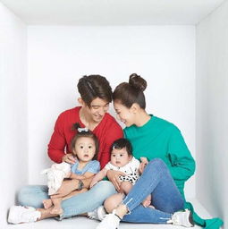 贾静雯一家五口拍摄亲子照被女儿包围温馨幸福