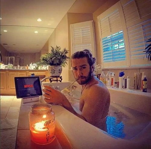 ins上一群男人模仿妹子拍照,那画面简直辣眼睛