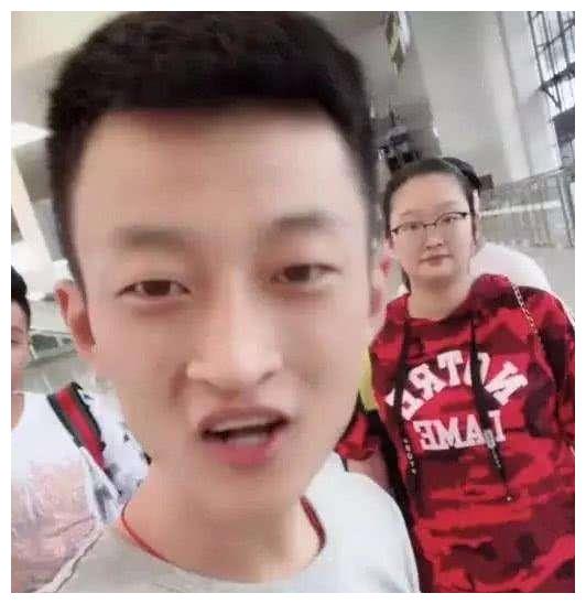 快手官方力保的4大网红个个都躲过封杀,榜首连官方也惹不起