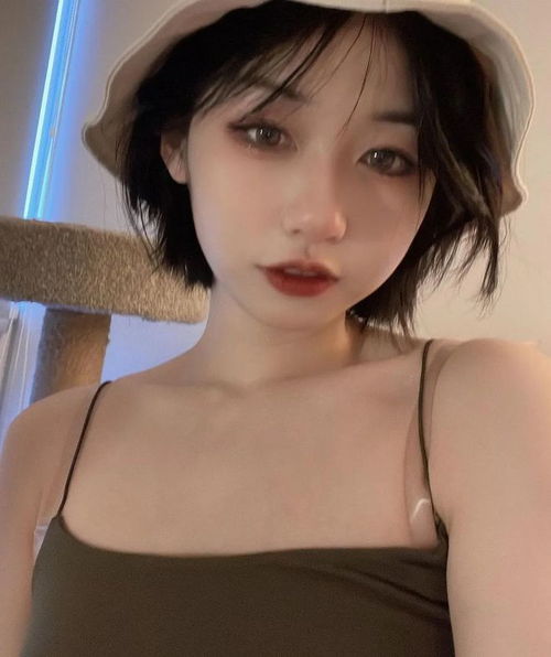 ins菩萨程女士顶级性感腰臀比眼神迷离太勾人