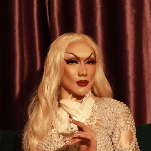 快手上的女装大佬韩美娟,为何能在抖音迅速实红