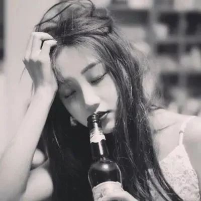 抖音伤感情感句子只是遗憾太心急,竟然没有好好抱过你