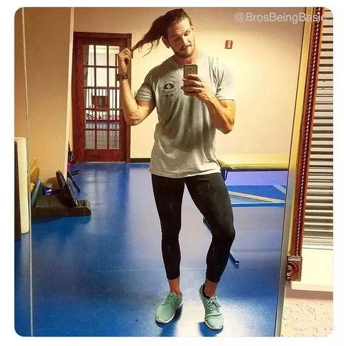 爆红ins的蛇精病男团,模仿女生朋友圈,洪世贤看了都想说你好骚啊