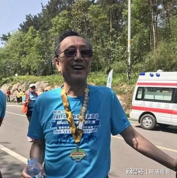 走路是老年人最适合的运动之一,掌握5个要点,合理锻炼更健康