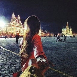 就前一段在网上流行的照片,一对情侣去旅游,男生拍照,拍的全是女生的背影的照片,这个怎么找啊求助