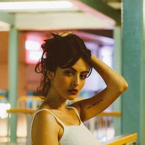 女生头像ins高级感蜜桃臀
