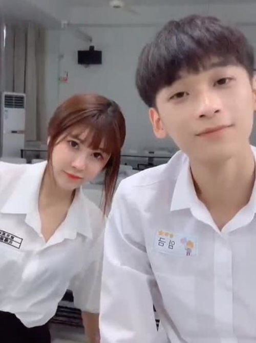 毛宸宸另寻新欢深夜晒女性亲密照,看到对方身份,网友惹不起