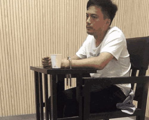 抖音女网红被前男友抹脖子,画面不小心流出,百万粉丝都怒了