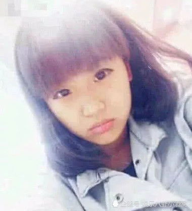 杨清柠初中照片曝光,面貌带着社会气息,网友是社会姐吗