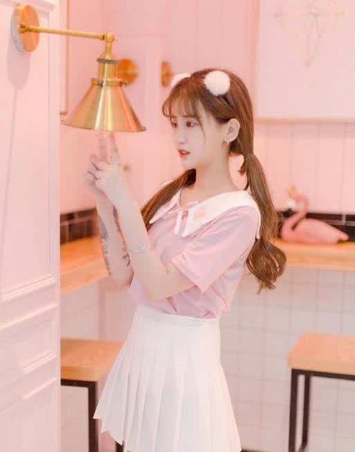 杨清柠的制服真多,学生装女仆装应有尽有