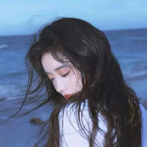 蓝色系干净女头我充满了野心,却只想抱抱你