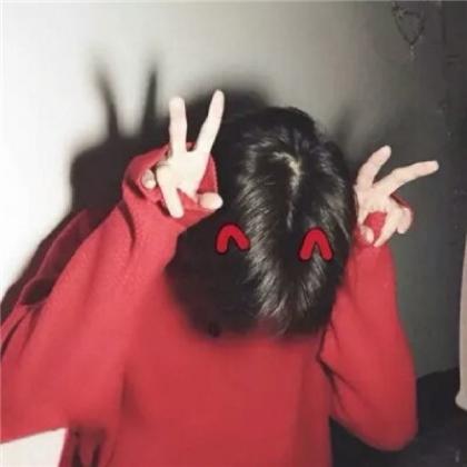 显得有点无助充满忧愁的男生,最新扣扣头像男生2020