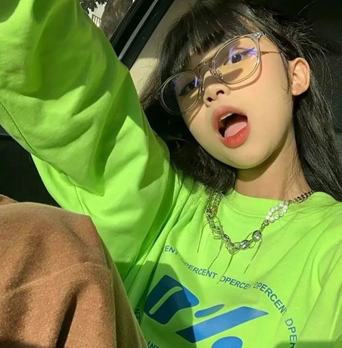 风格小众的复古风女生头像