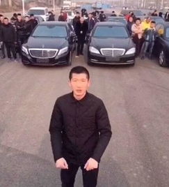同样是快手曾经的王者,陈山与天佑被全网封杀,他却仍活跃