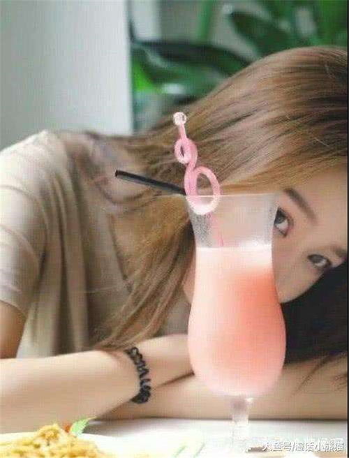 抖音温婉被封杀后,今转型为清纯少女风,可网友看后却这么说