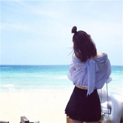 女生海边背影头像长发系列,伤感孤单的女人