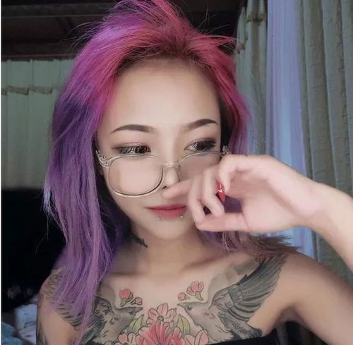 快手最社会的两个纹身女孩死亡玫瑰vs两只小鸟你更爱哪一个