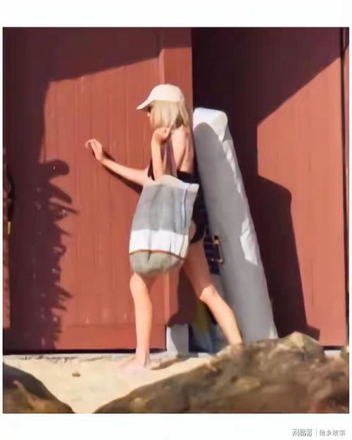 马克龙和夫人度假新照曝光了布丽吉特比基尼配绿开衫,少女身材