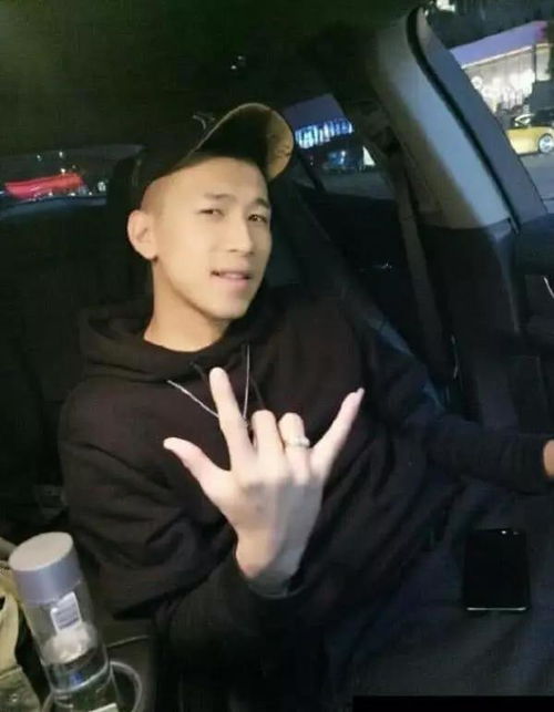 牌牌琦小伊伊7月16举行婚礼两位前快手一哥来捧场,场面壮观