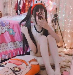 抖音新晋萝莉人气完胜蔡萝莉,看到真人,网友睡衣有点儿大