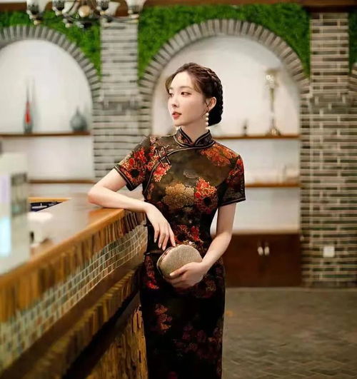 旗袍女人的气质感,能让女性的高级感展现到极致,均与年龄无关
