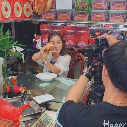 广东女孩拍煲汤短视频挽救30年老店,抖音电商助力女性开拓新事业