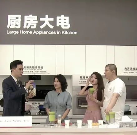 国产硬核女王董明珠在快手直播带货,直言今晚销售目标一个亿,2499低到1799元