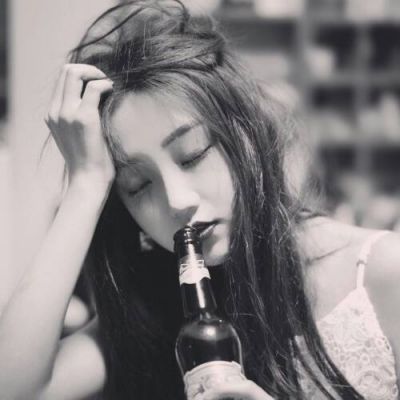 hello御姐黑白头像高冷,女人并非你想的那样坚强