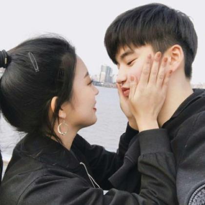 qq情侣头像一对,如果感动就了就好好珍惜