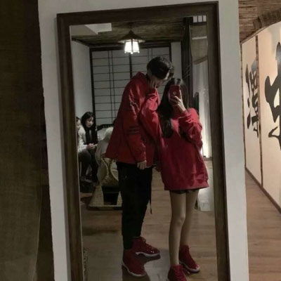 情侣头像抖音同款真人一图两张喜欢在厕所里蹦迪