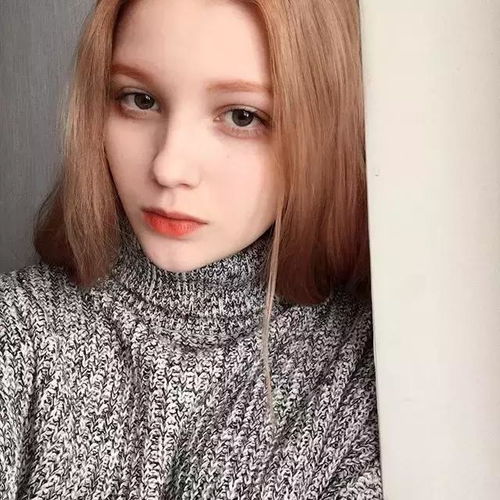 18岁乌克兰小仙女,发色酷炫爱搞怪