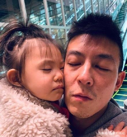 陈冠希有女万事足,亲自为女儿设计球鞋,alaia更是潮牌穿不完