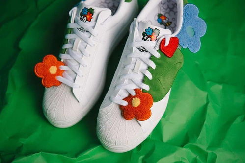 adidas马上要出的这款情人节小蜜蜂贝壳头配色好绝我必抢