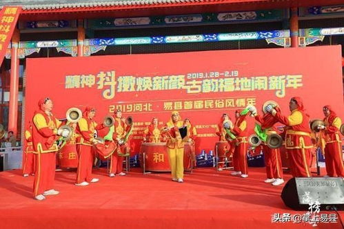 易县民俗风情年,抖音小姐姐身穿皇后服饰带领大家跳快闪,好精彩
