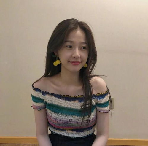lisa虞书欣真会穿,除了穿搭好看,就连耳饰都很显高级