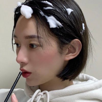 ins萌妹微信女头周围人声鼎沸的微信头像我要个性网
