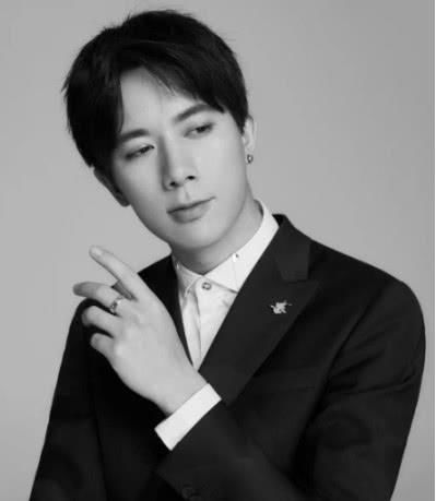 快手公认3大气质男神一个靠老婆,一个靠兄弟,只有他靠才华